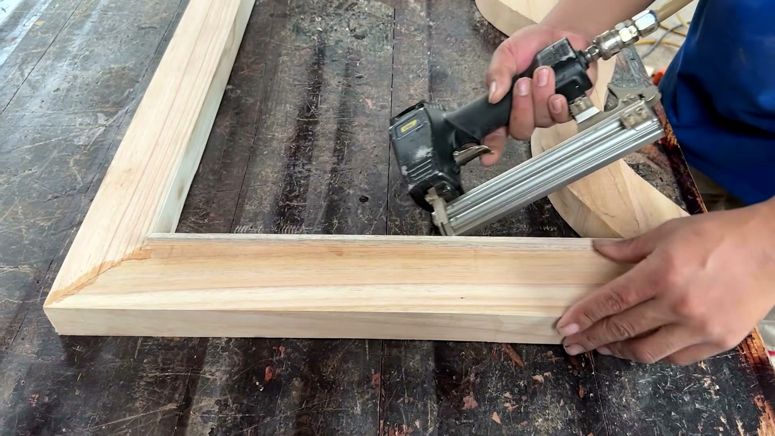 woodworking idea inspired wave storage door - the main work stage that carries the video's practical lesson